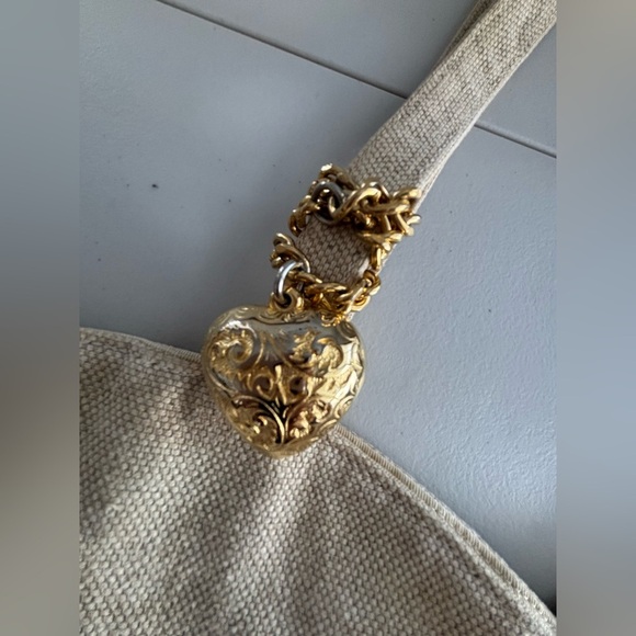 VINTAGE: Carey Adina | oversized heart shoulder bag. - Picture 7 of 16